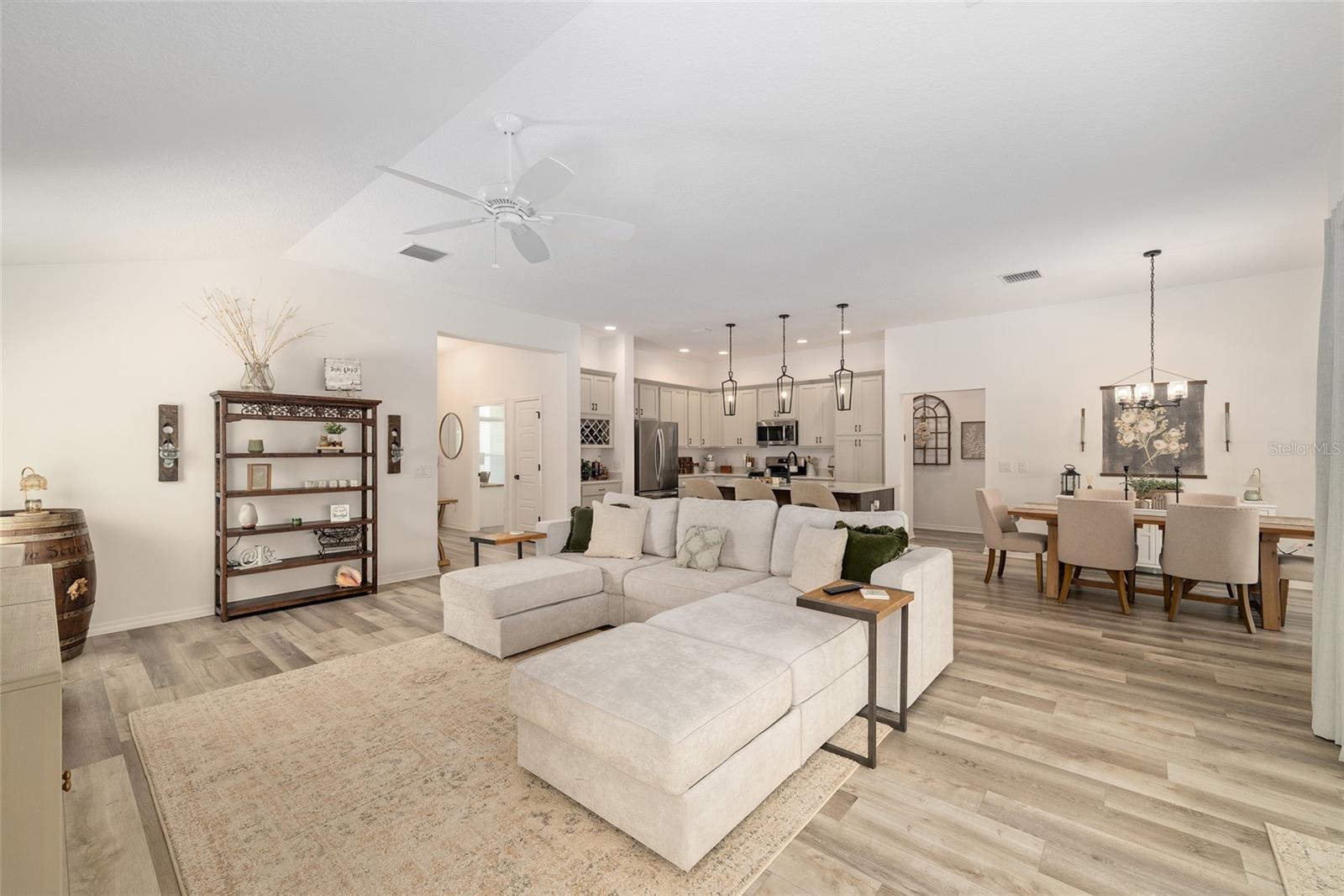 VILLAGES/WEST LAKE UN 48 - Residential