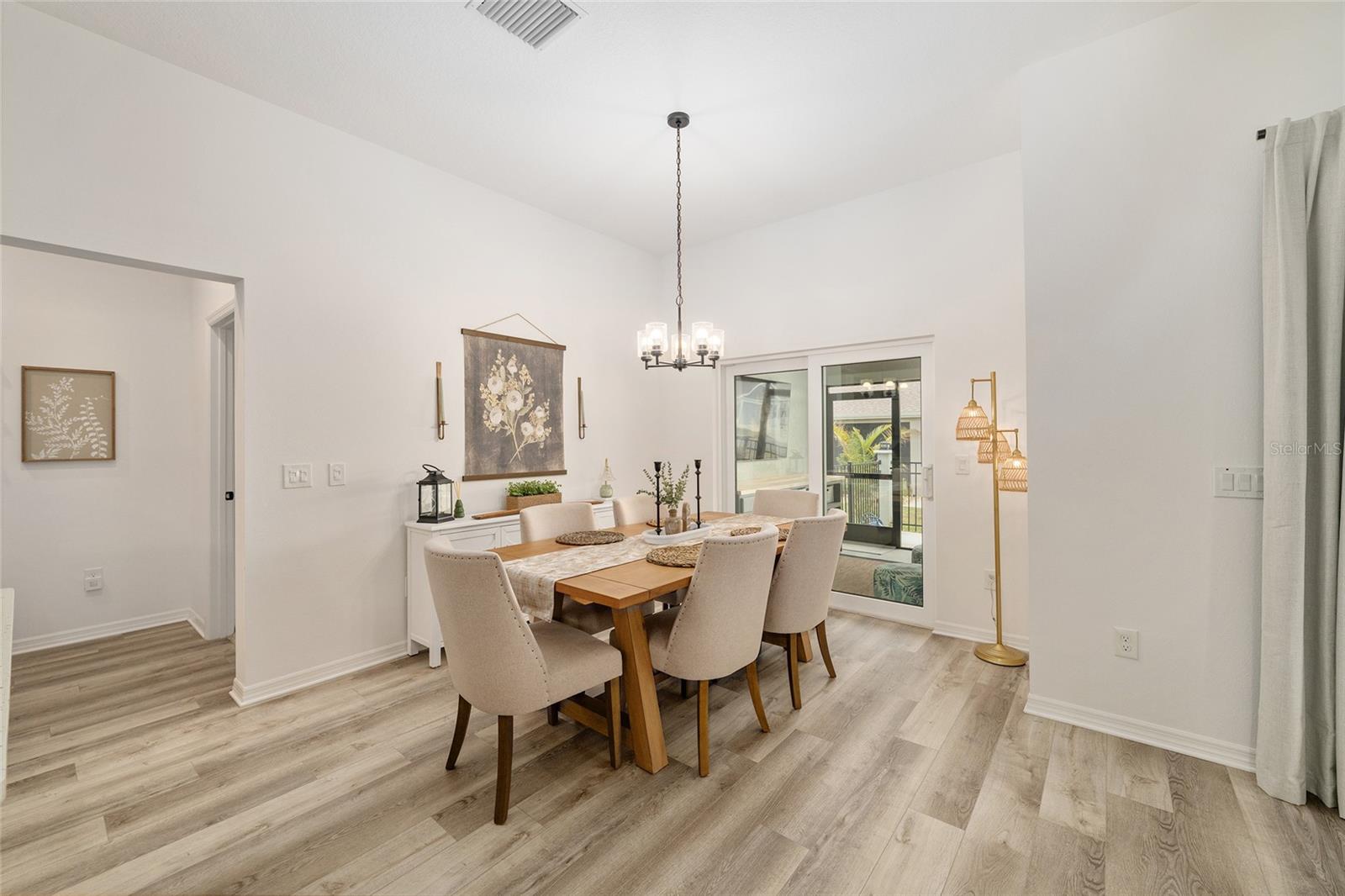 VILLAGES/WEST LAKE UN 48 - Residential