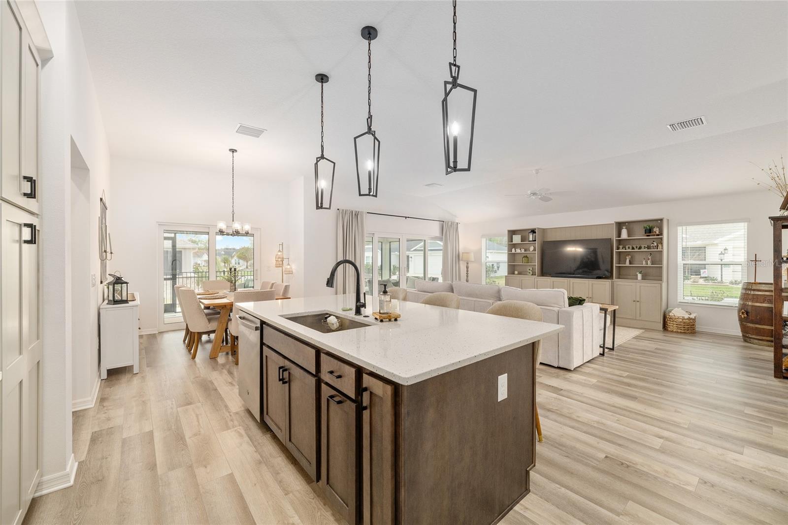 VILLAGES/WEST LAKE UN 48 - Residential