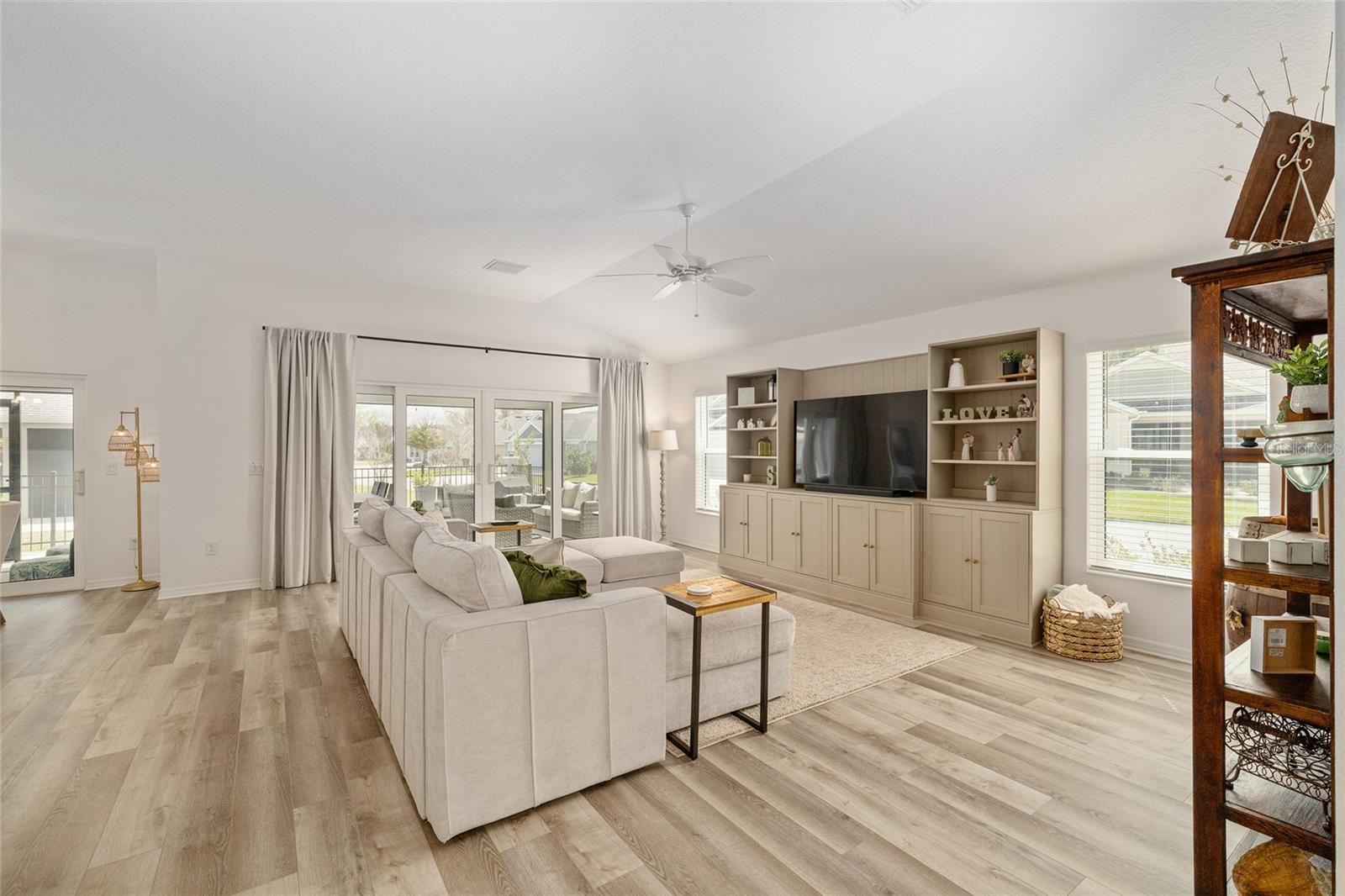 VILLAGES/WEST LAKE UN 48 - Residential