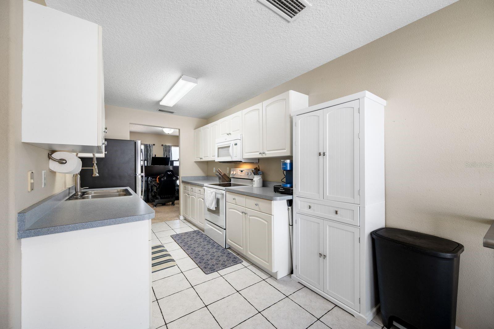 NORTH OAKS ESTATES - Residential
