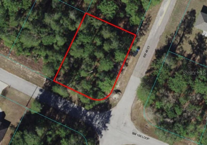 Come build your dream home here!! Corner lot near Marion Oaks Blvd. Conveniently located to the interstate for easy access of Ocala, Belleview, Summerfield, The Villages, Tampa, Orlando and Gainesville. Close to SR 200, near all the best shopping, restaurants, and hospitals Ocala has to offer. Marion Oaks has golf courses, its own post office, shopping center, and community center. No HOA Fees. Paved roads. Site-built homes only. New construction in area.