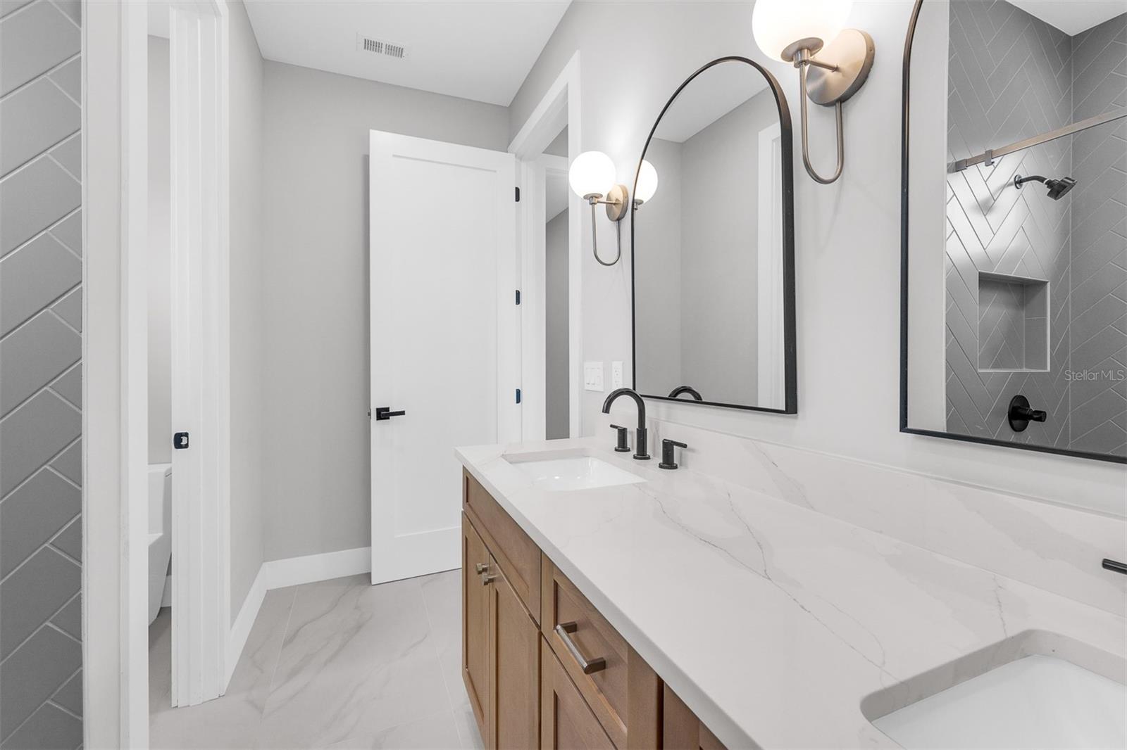 GOLDEN HGTS - Residential