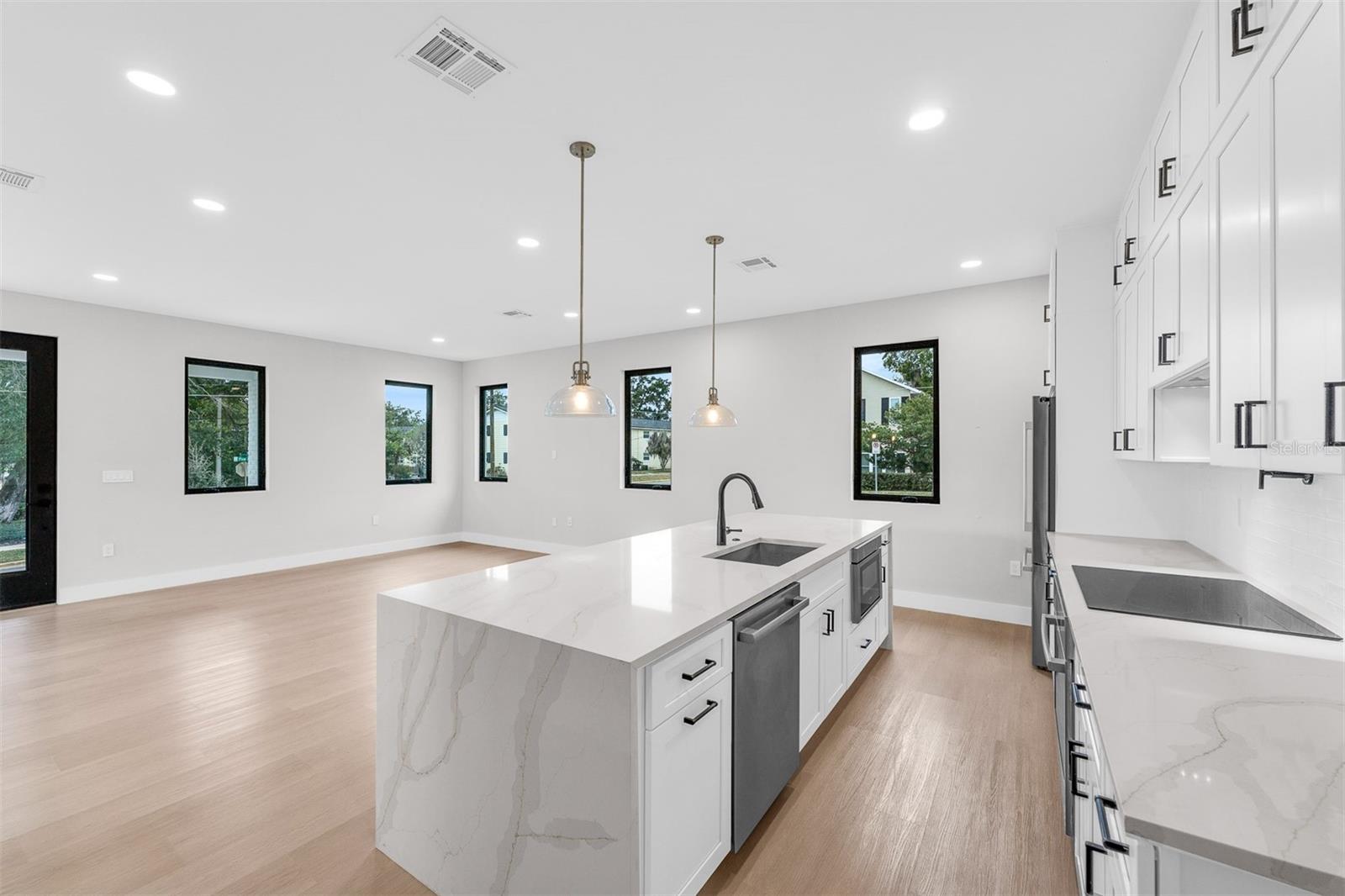 GOLDEN HGTS - Residential