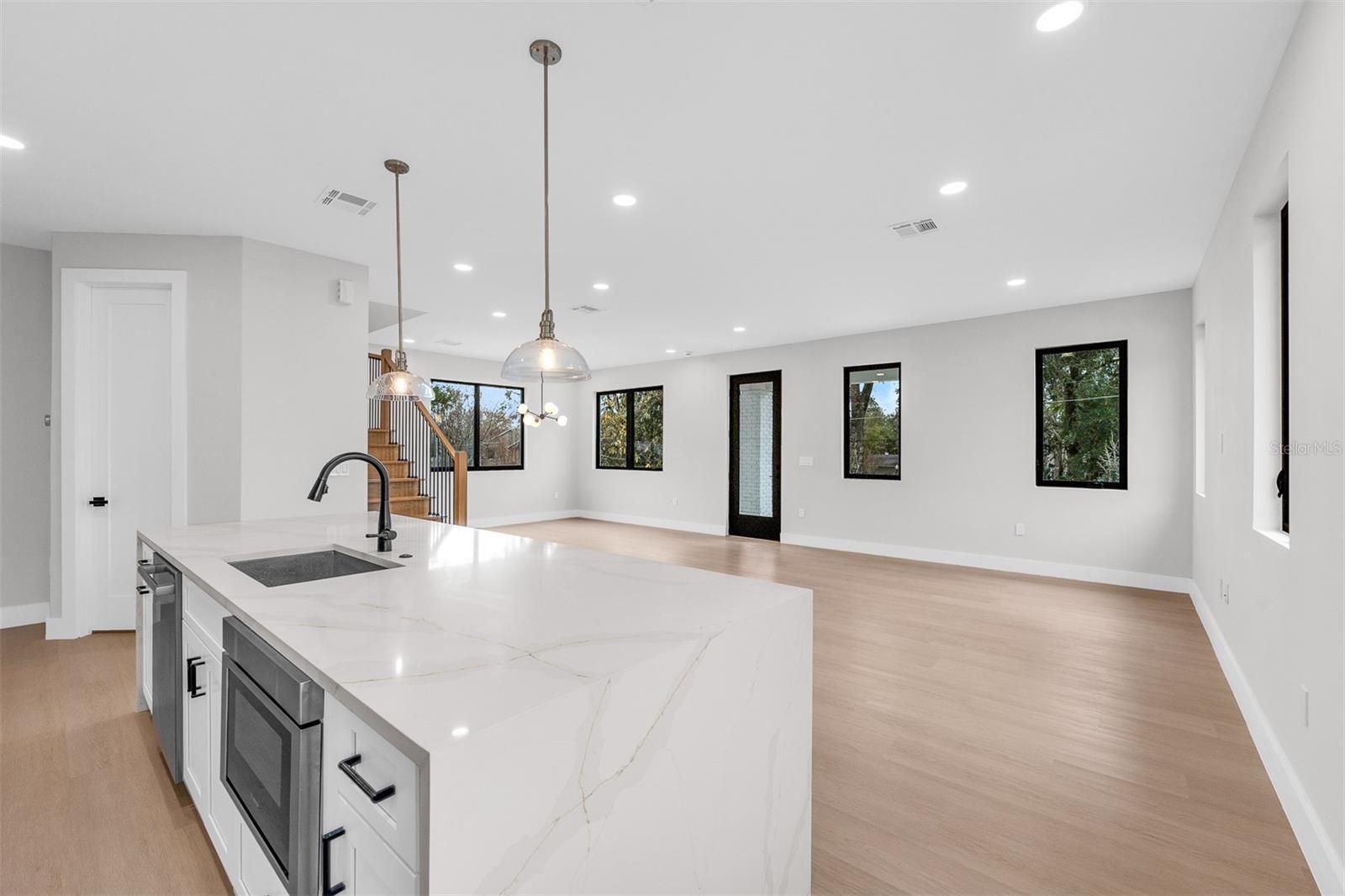 GOLDEN HGTS - Residential