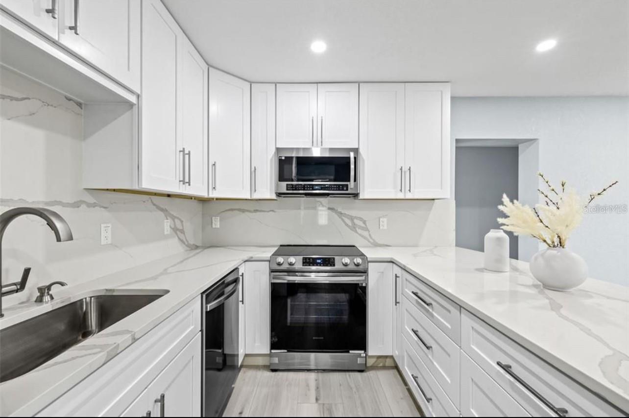 817 W BOUGAINVILLEA AVENUE