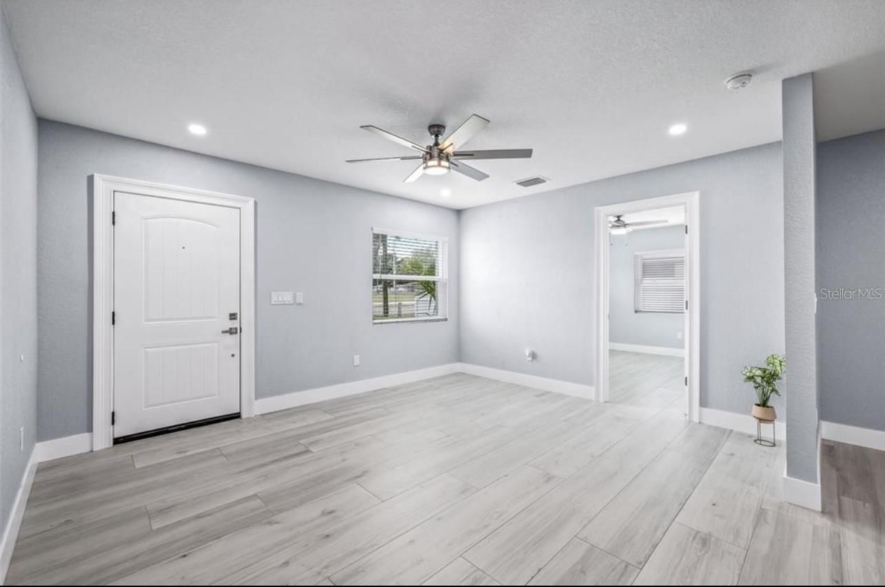 817 W BOUGAINVILLEA AVENUE