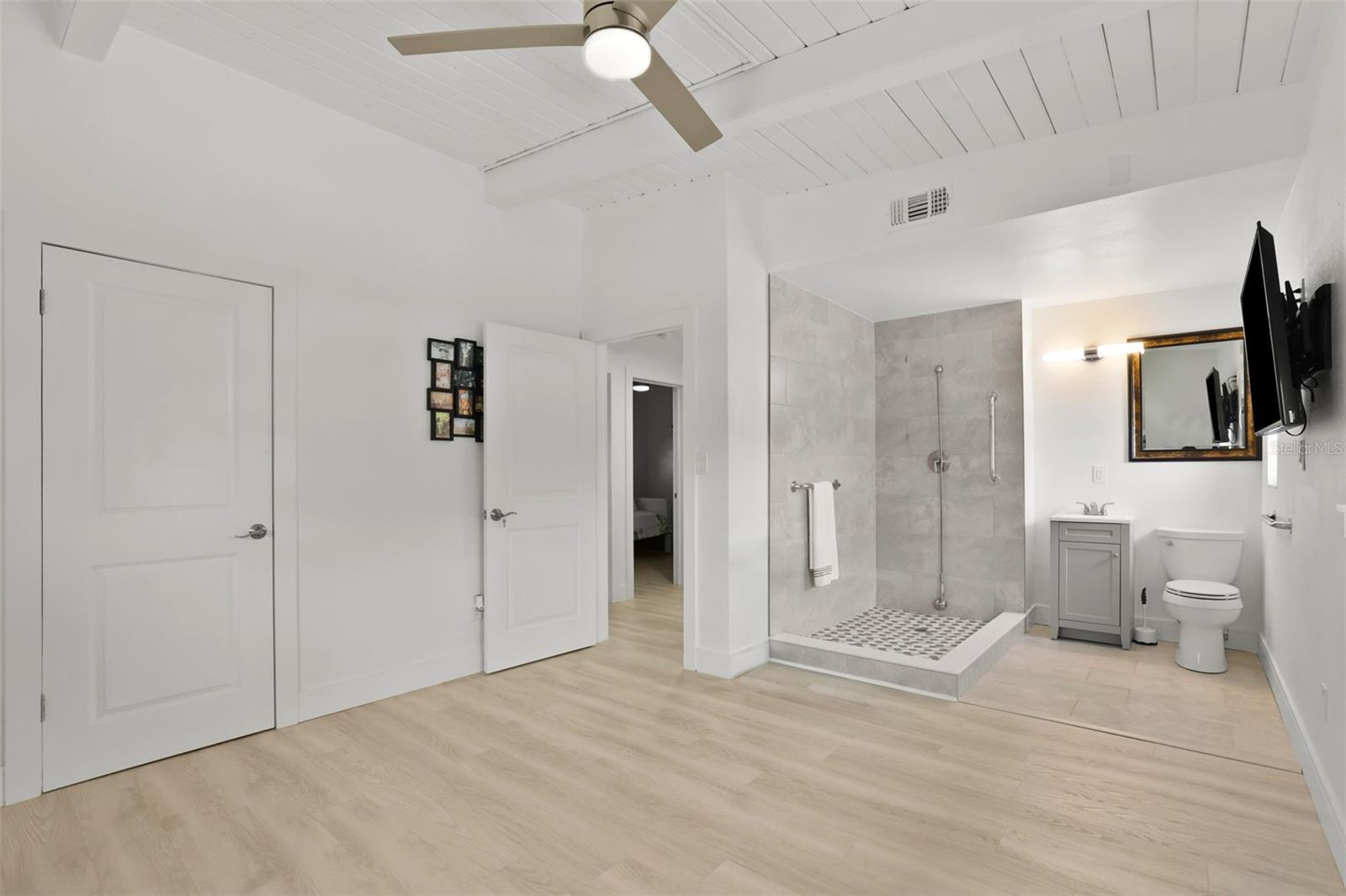 BAYSHORE ESTATES 4 - Residential