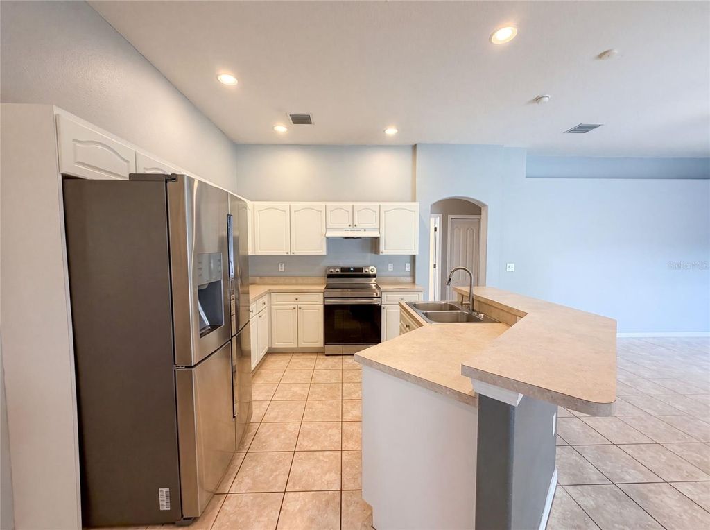 Photo of 222 Taylor Bay Lane, Brandon, FL 33510 (MLS # O6423610)