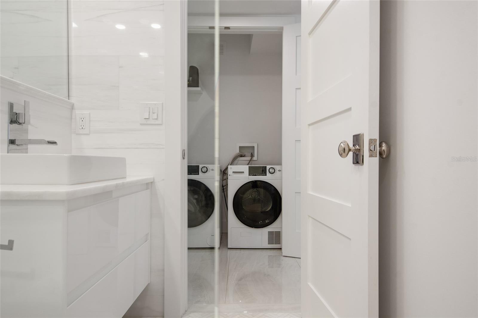 LAKE MAITLAND TERRACE APTS - Residential