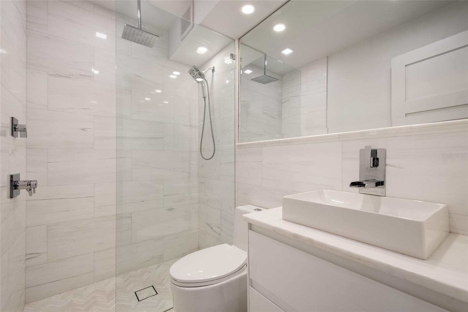 LAKE MAITLAND TERRACE APTS - Residential