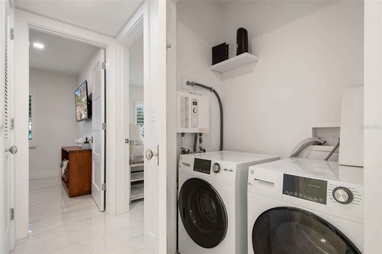 LAKE MAITLAND TERRACE APTS - Residential