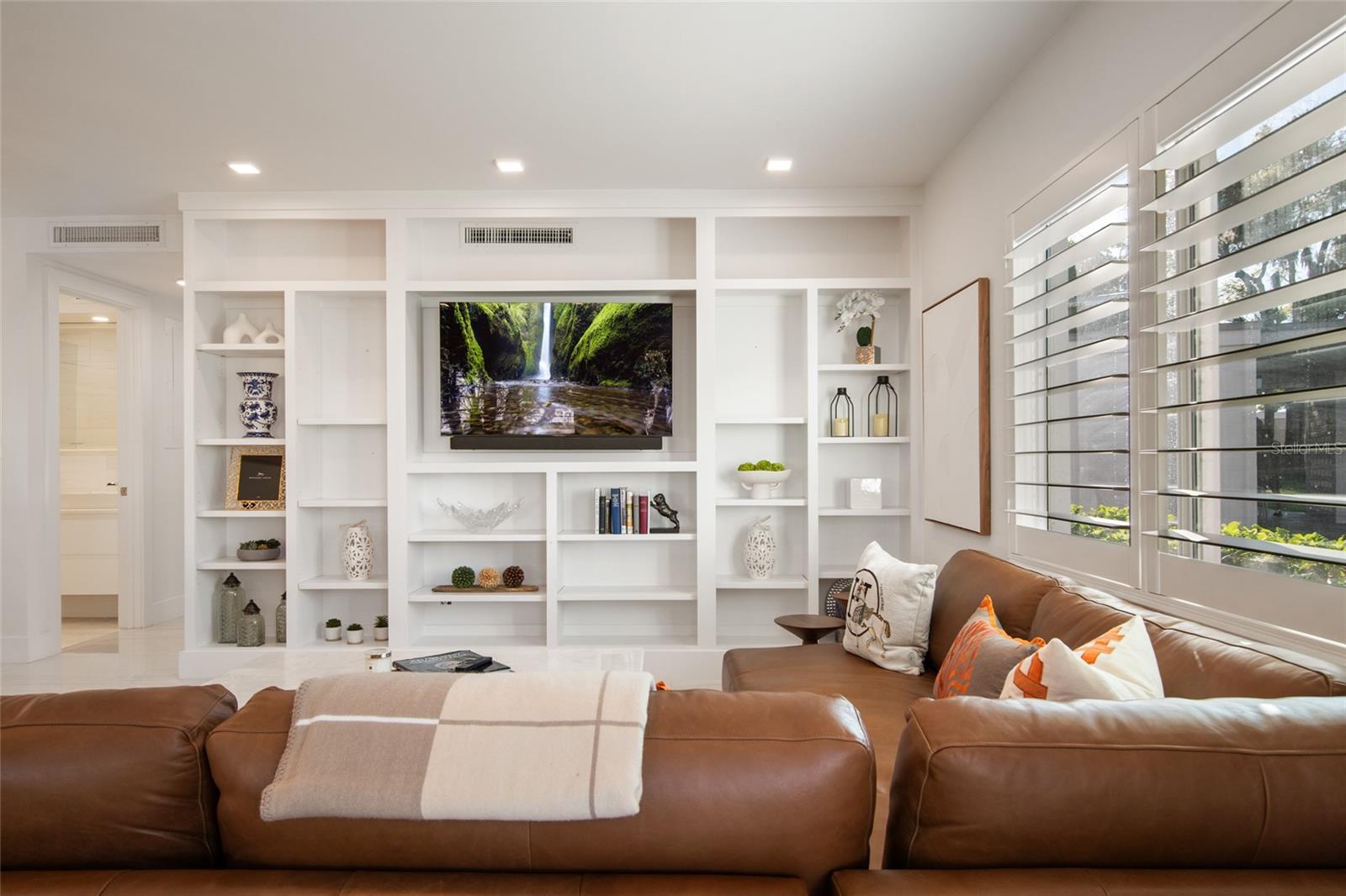 LAKE MAITLAND TERRACE APTS - Residential