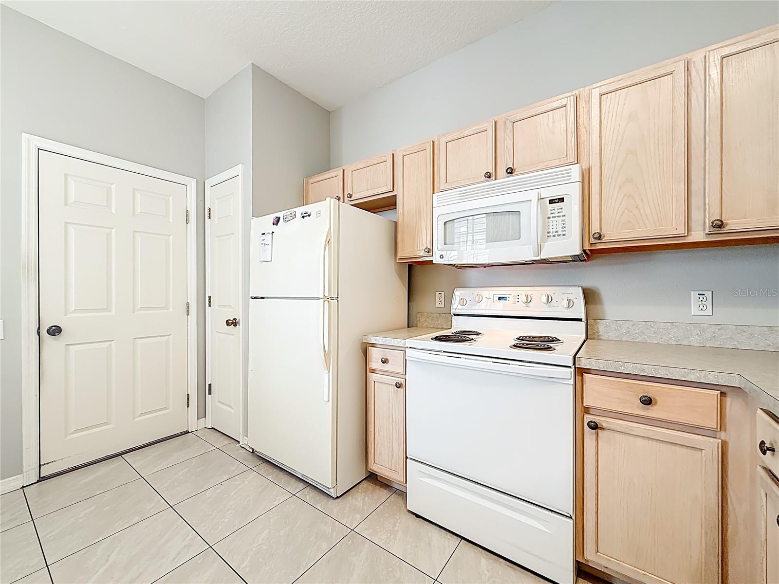 LAKE POINTE AT COUNTRYSIDE - Residential