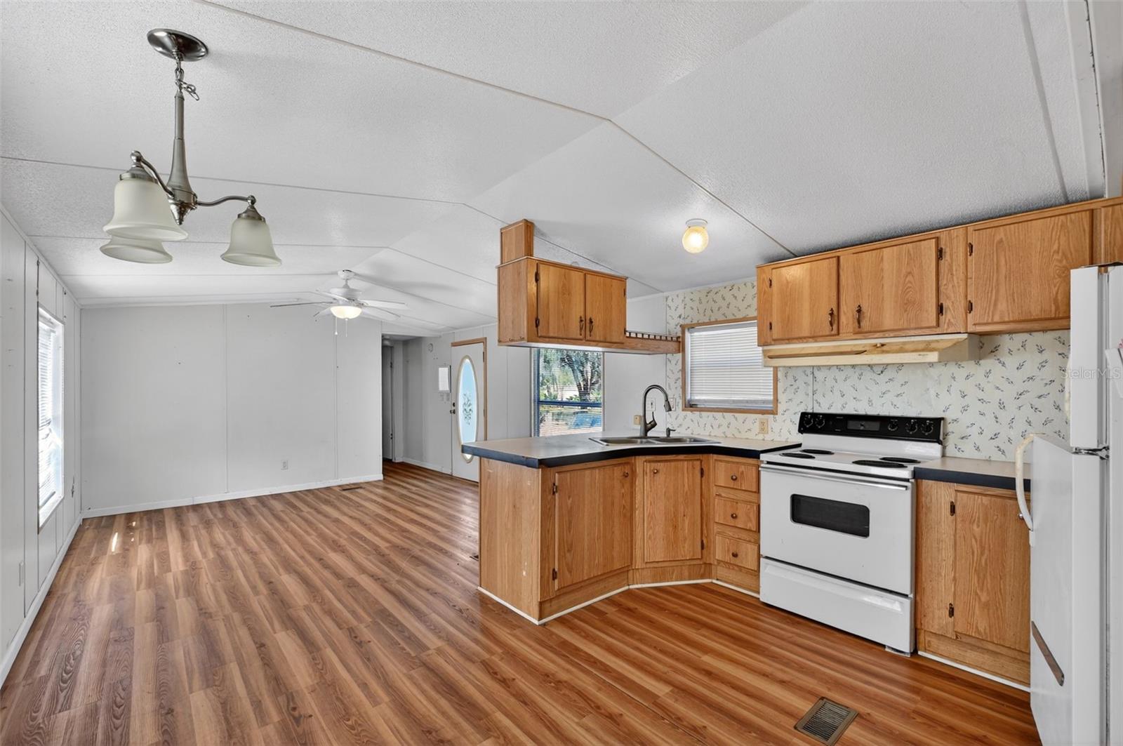 LAKESIDE ESTATES UN #1 - Residential