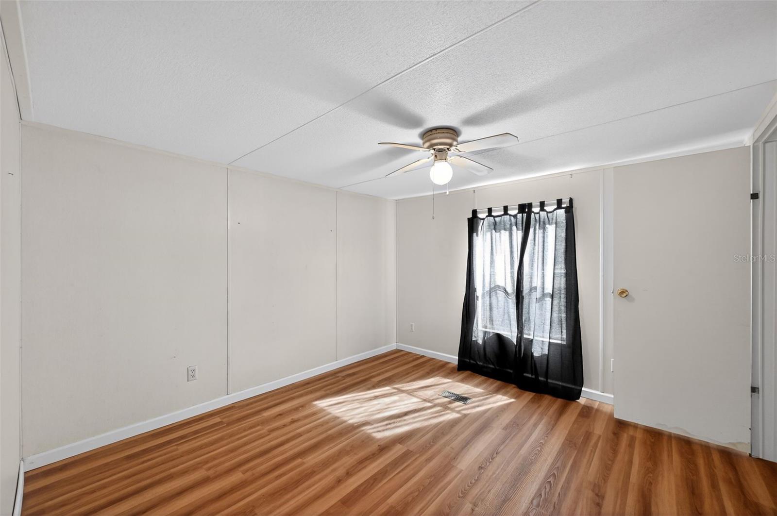 LAKESIDE ESTATES UN #1 - Residential