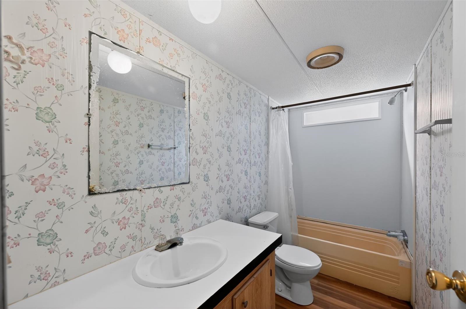 LAKESIDE ESTATES UN #1 - Residential