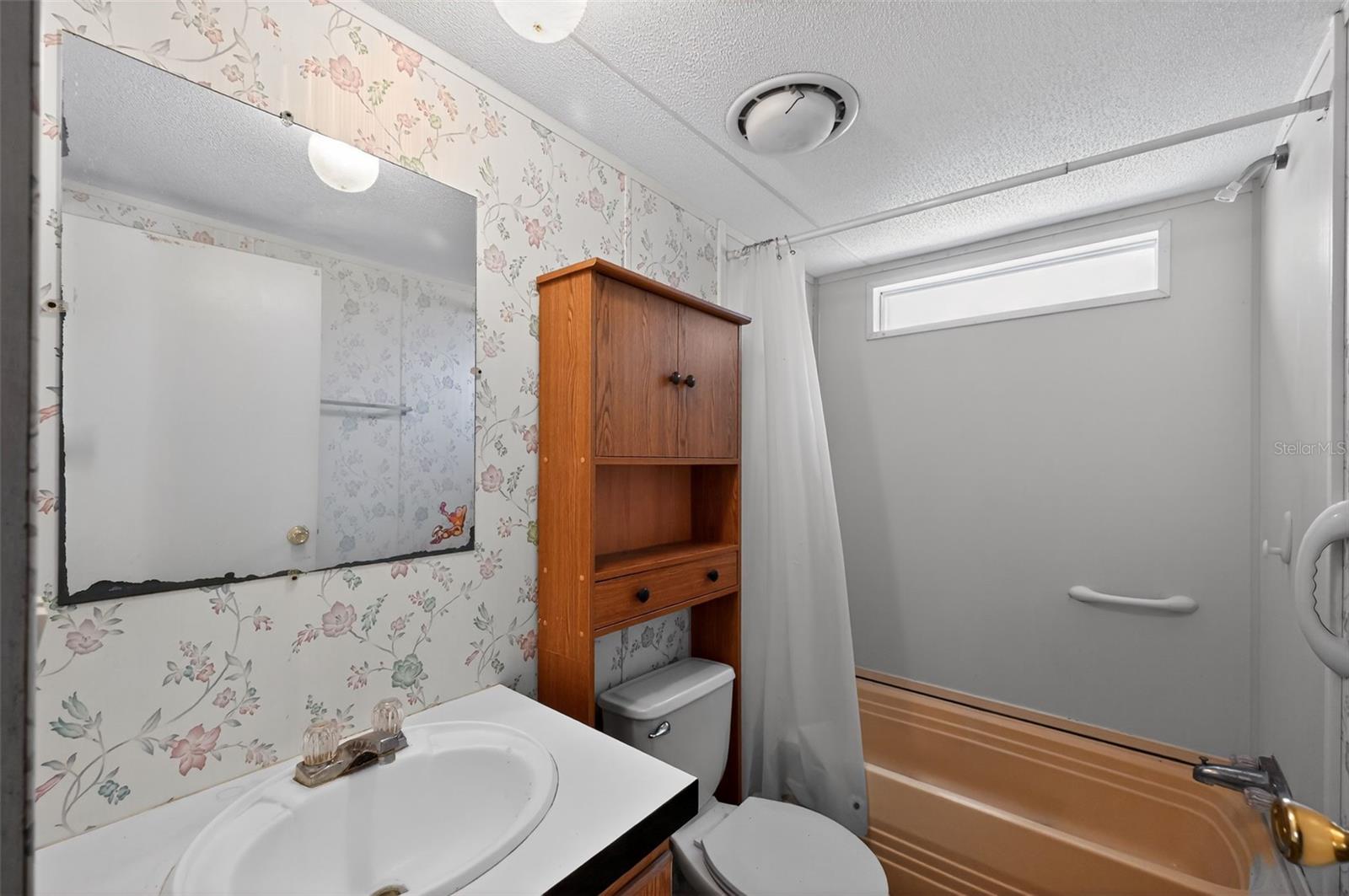 LAKESIDE ESTATES UN #1 - Residential