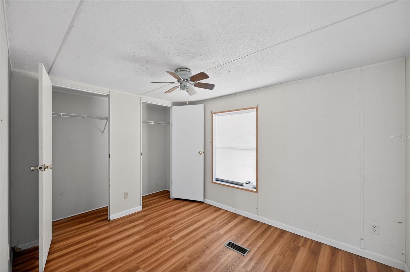 LAKESIDE ESTATES UN #1 - Residential