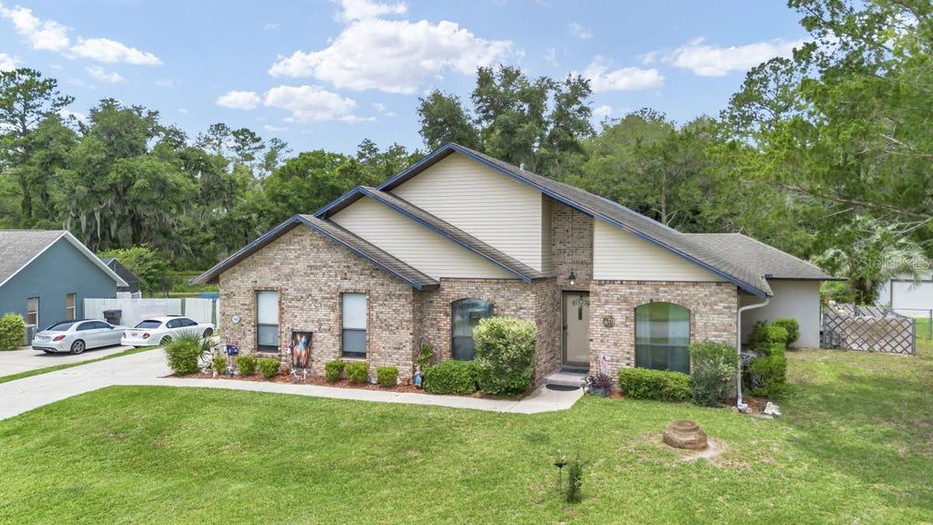 Photo of 5940 SE 37th Avenue, Ocala, FL 34480 (MLS # A4696232)