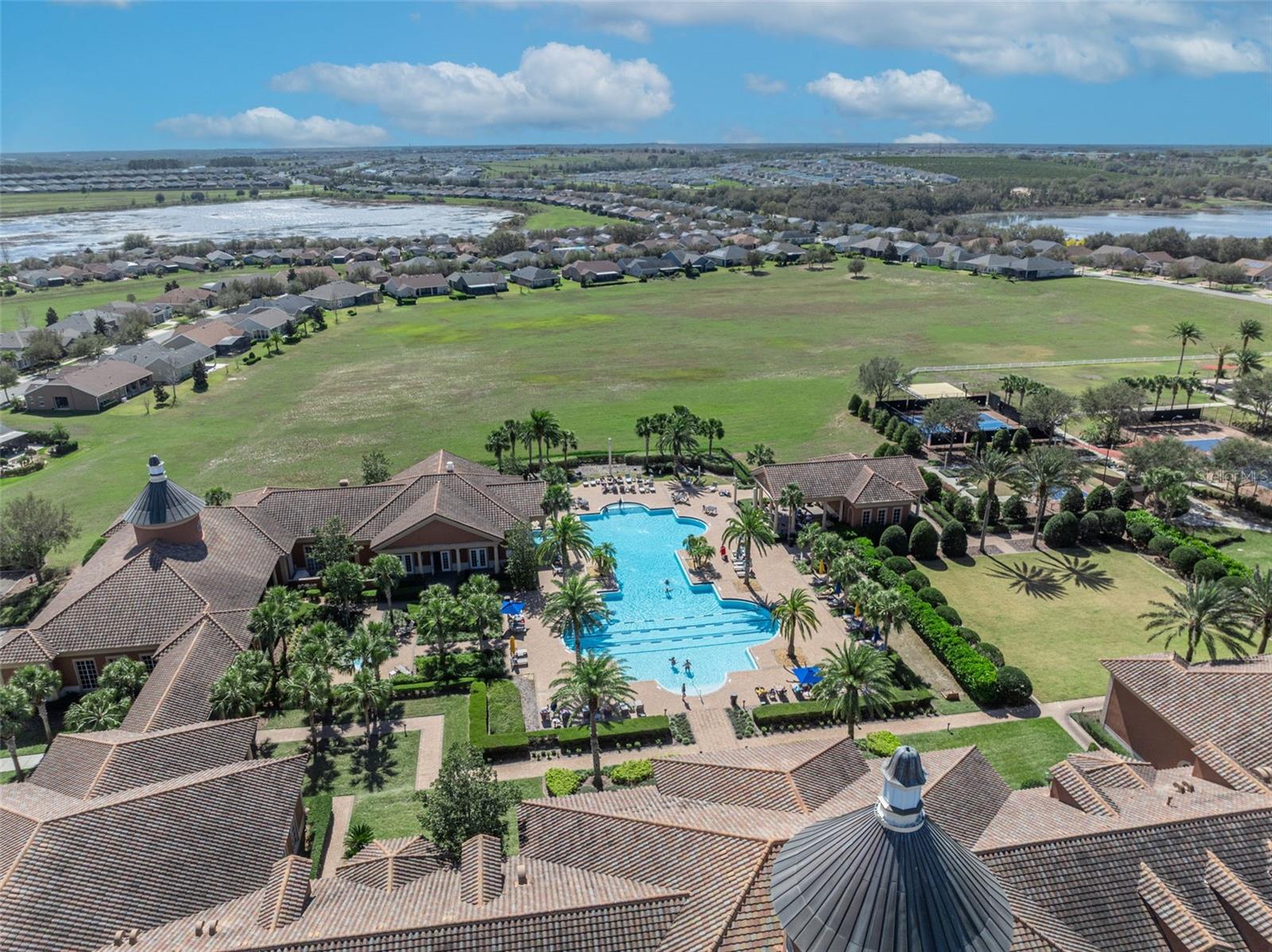 CASCADES/GROVELAND PH 6 - Residential