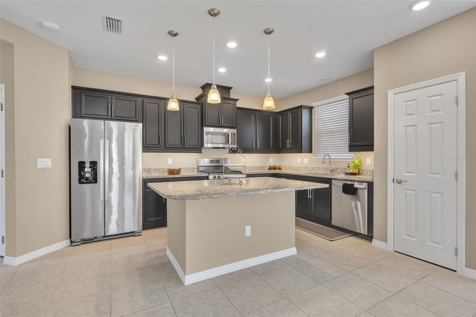 CASCADES/GROVELAND PH 6 - Residential