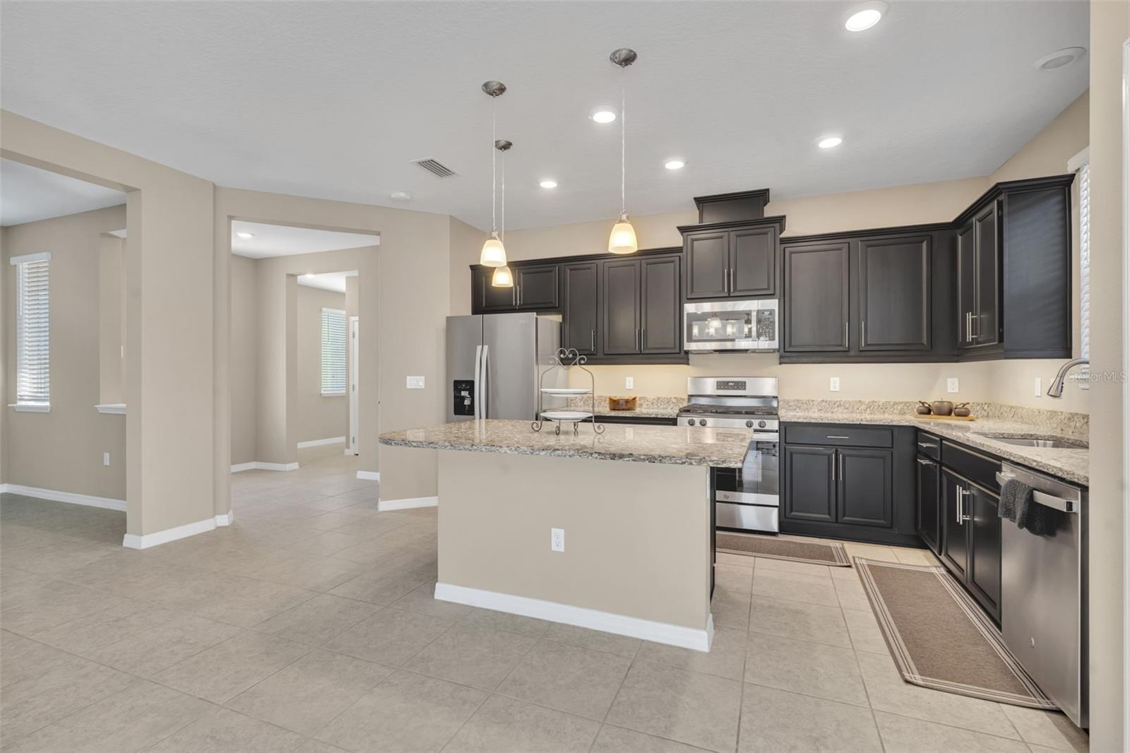 CASCADES/GROVELAND PH 6 - Residential