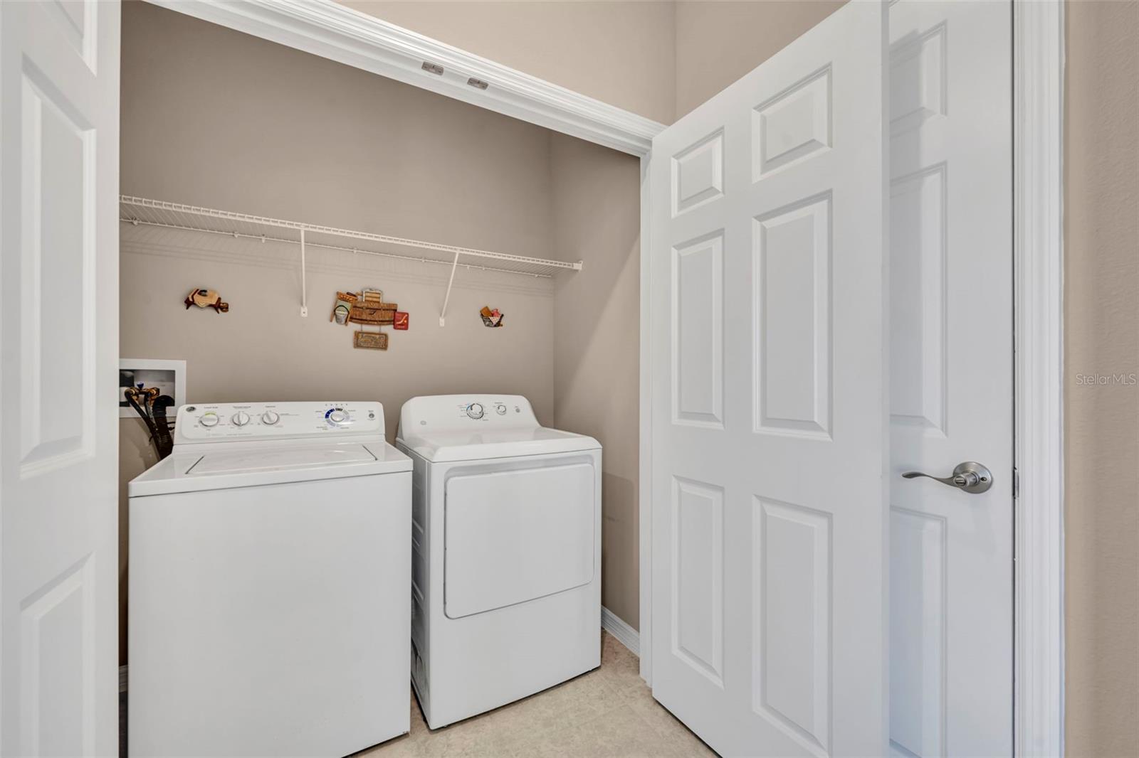 CASCADES/GROVELAND PH 6 - Residential