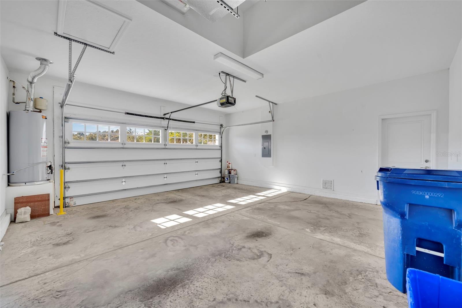 CASCADES/GROVELAND PH 6 - Residential