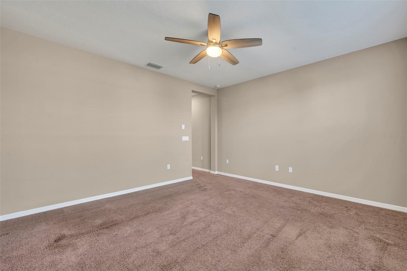 CASCADES/GROVELAND PH 6 - Residential