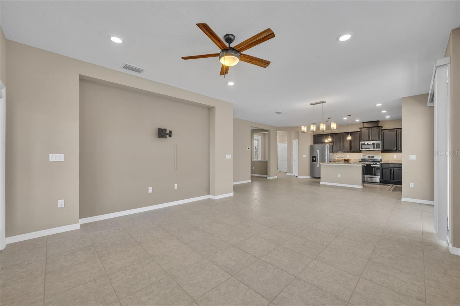 CASCADES/GROVELAND PH 6 - Residential