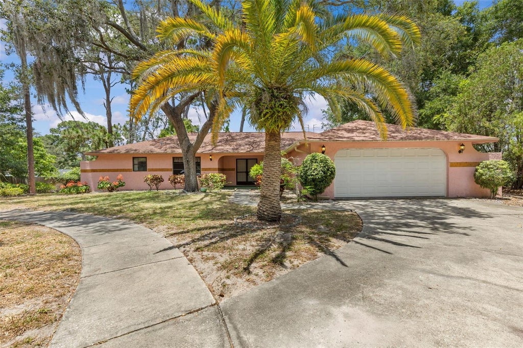 Photo of 505 Village Oak Drive, Tarpon Springs, FL 34689 (MLS # TB8520520)