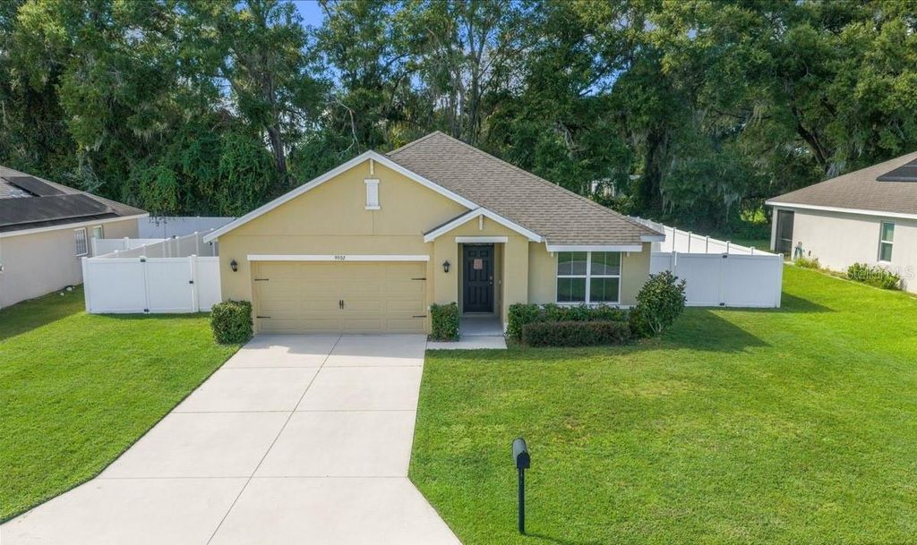 Photo of 9902 SE 37th Terrace, Belleview, FL 34420 (MLS # OM712246)