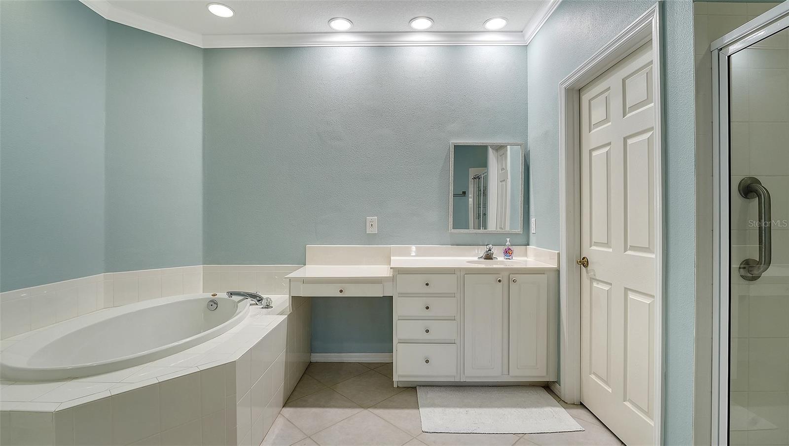 LAKE VISTA - Residential