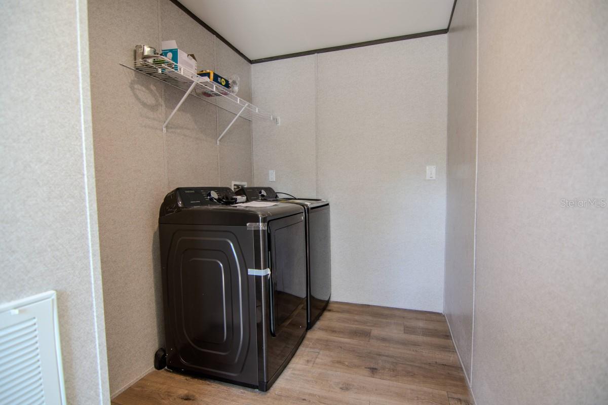 OAKRIDGE ESTATES - Residential