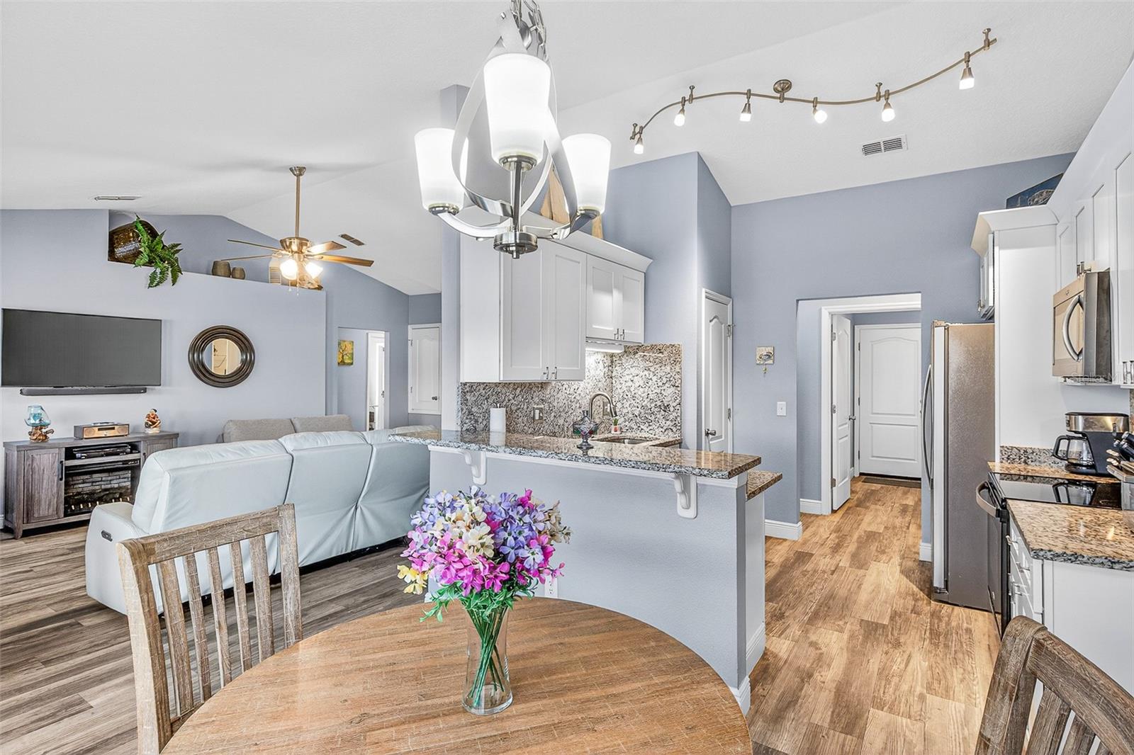 VILLAGE AT BLACK BEAR UNIT 01 LT 33 PB 51 - Residential