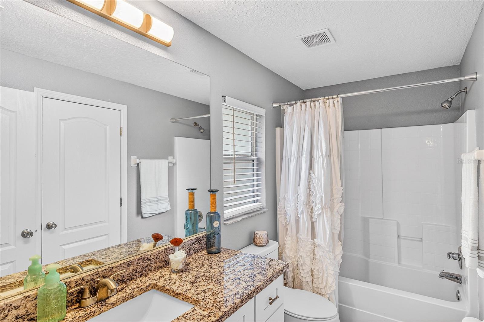 VILLAGE AT BLACK BEAR UNIT 01 LT 33 PB 51 - Residential