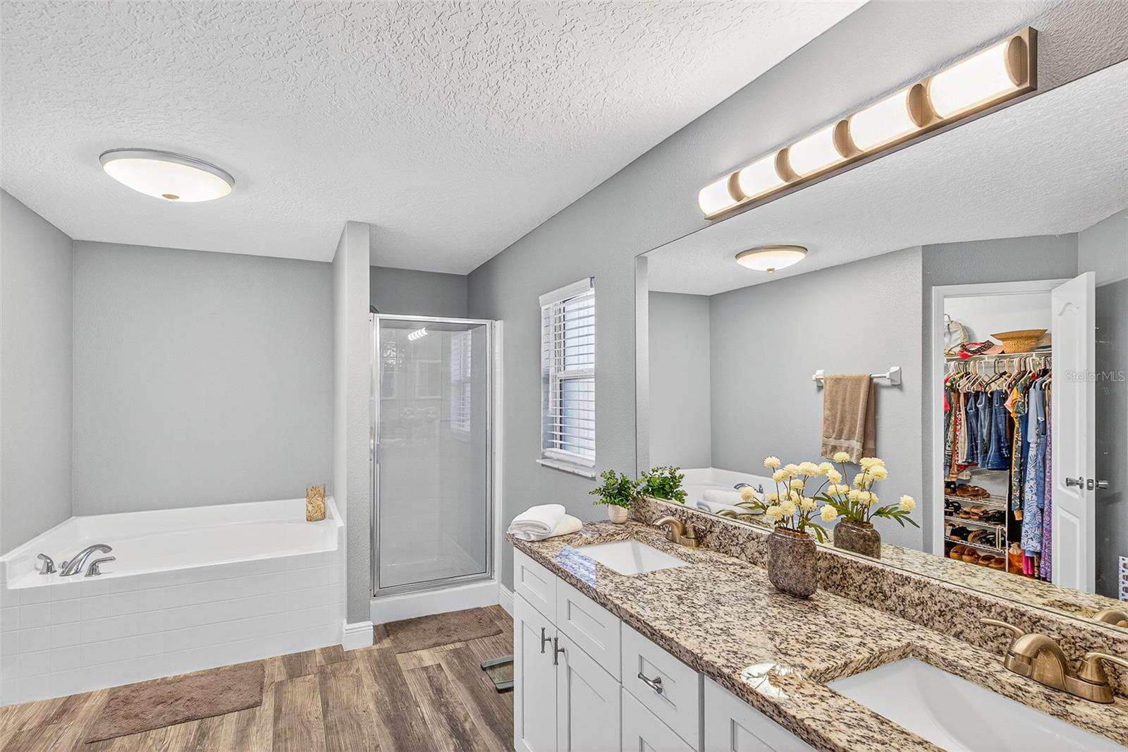 VILLAGE AT BLACK BEAR UNIT 01 LT 33 PB 51 - Residential