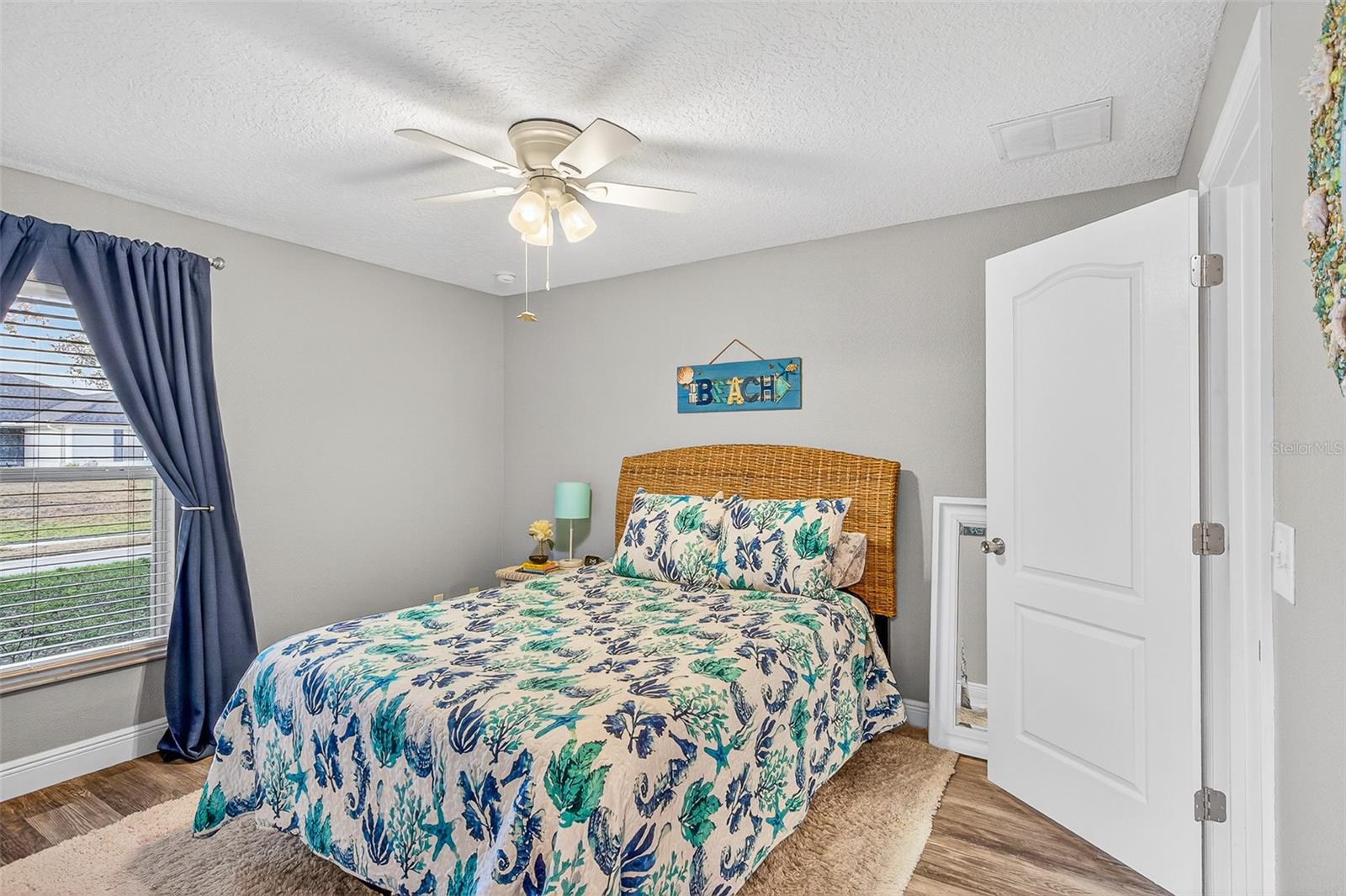 VILLAGE AT BLACK BEAR UNIT 01 LT 33 PB 51 - Residential