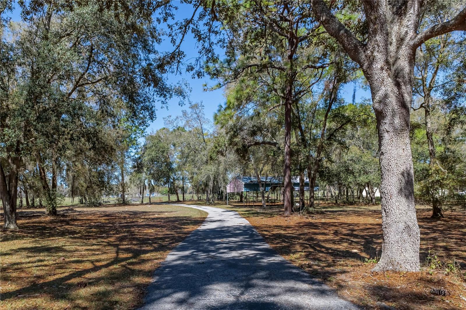 WHISPERING OAKS - Residential