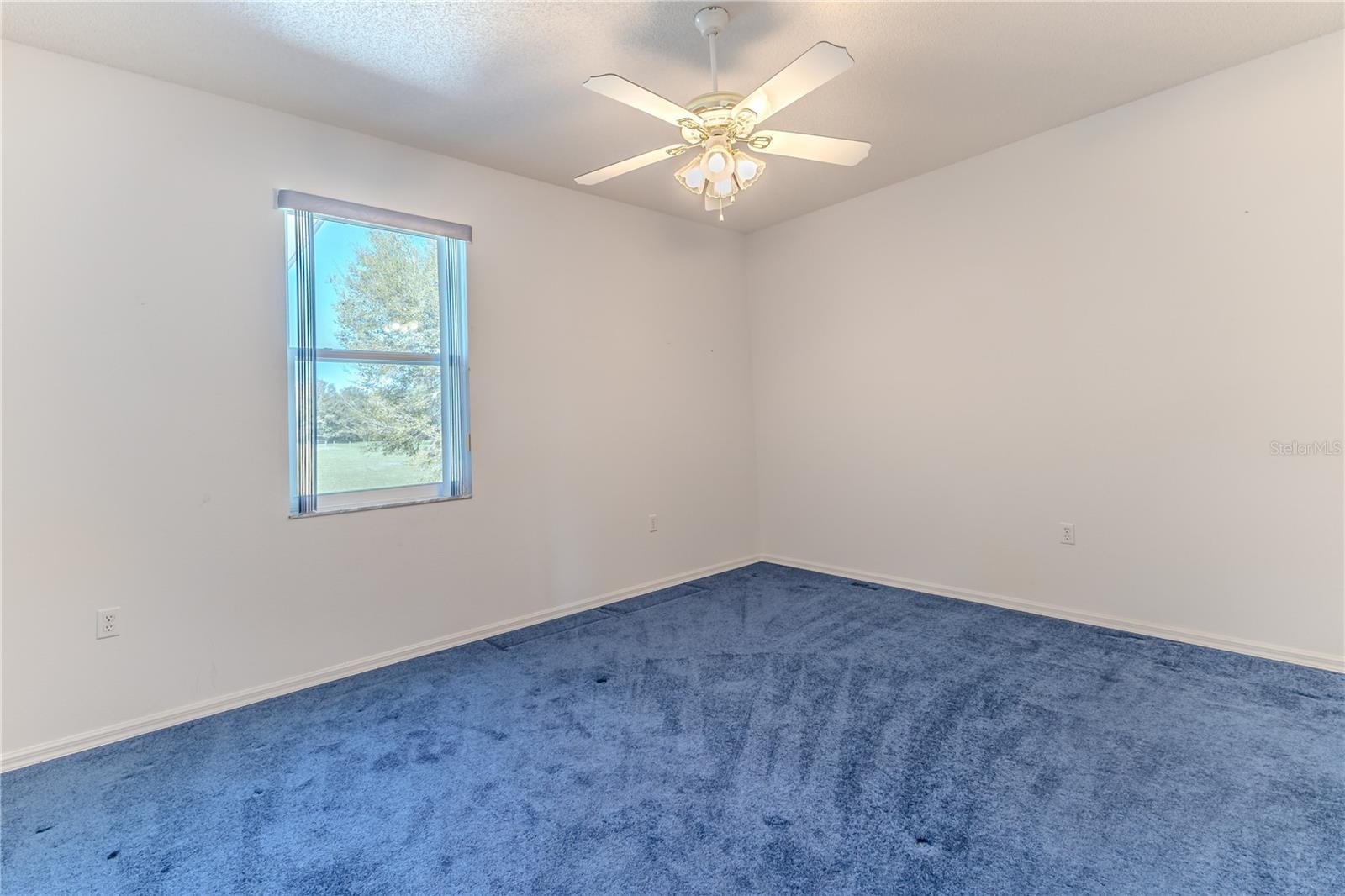 WHISPERING OAKS - Residential