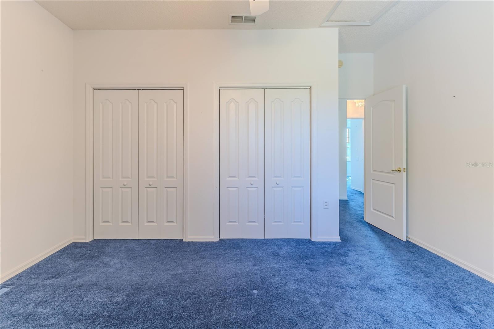 WHISPERING OAKS - Residential