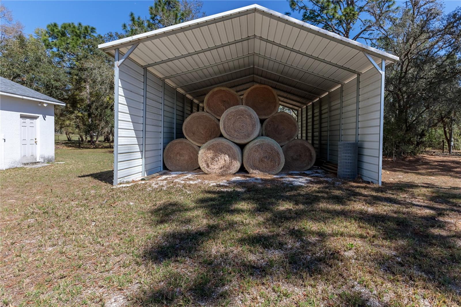 WHISPERING OAKS - Residential