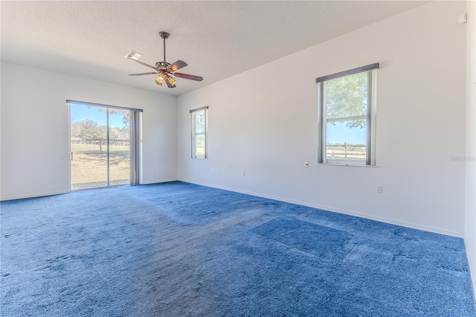 WHISPERING OAKS - Residential