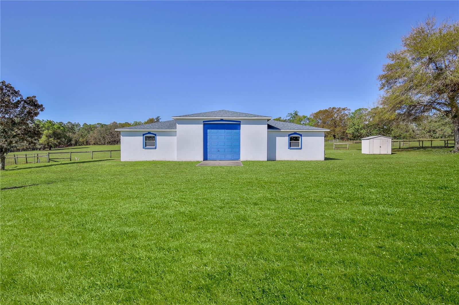 WHISPERING OAKS - Residential