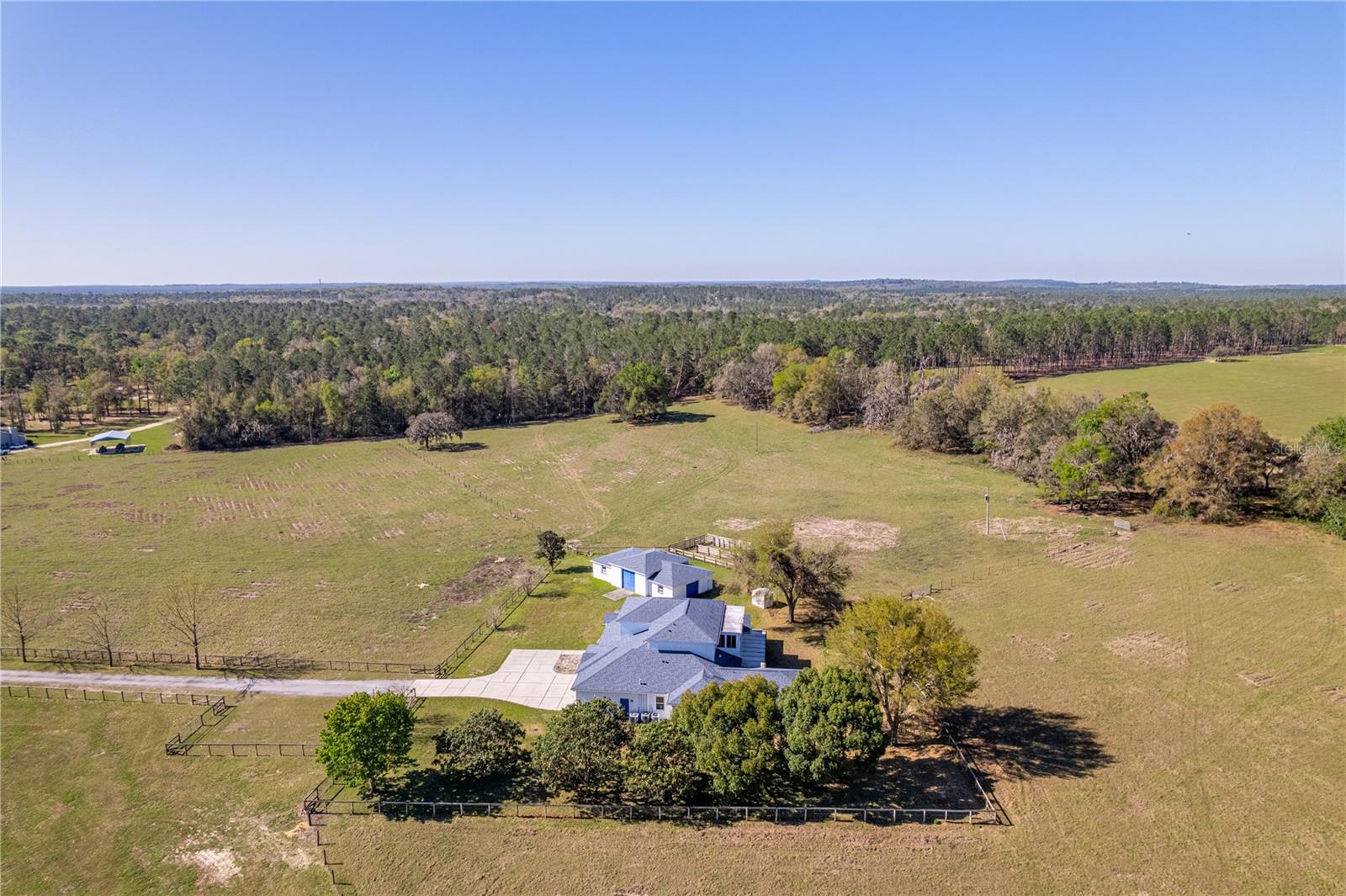 WHISPERING OAKS - Residential