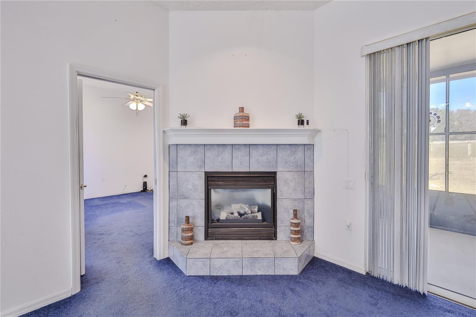 WHISPERING OAKS - Residential