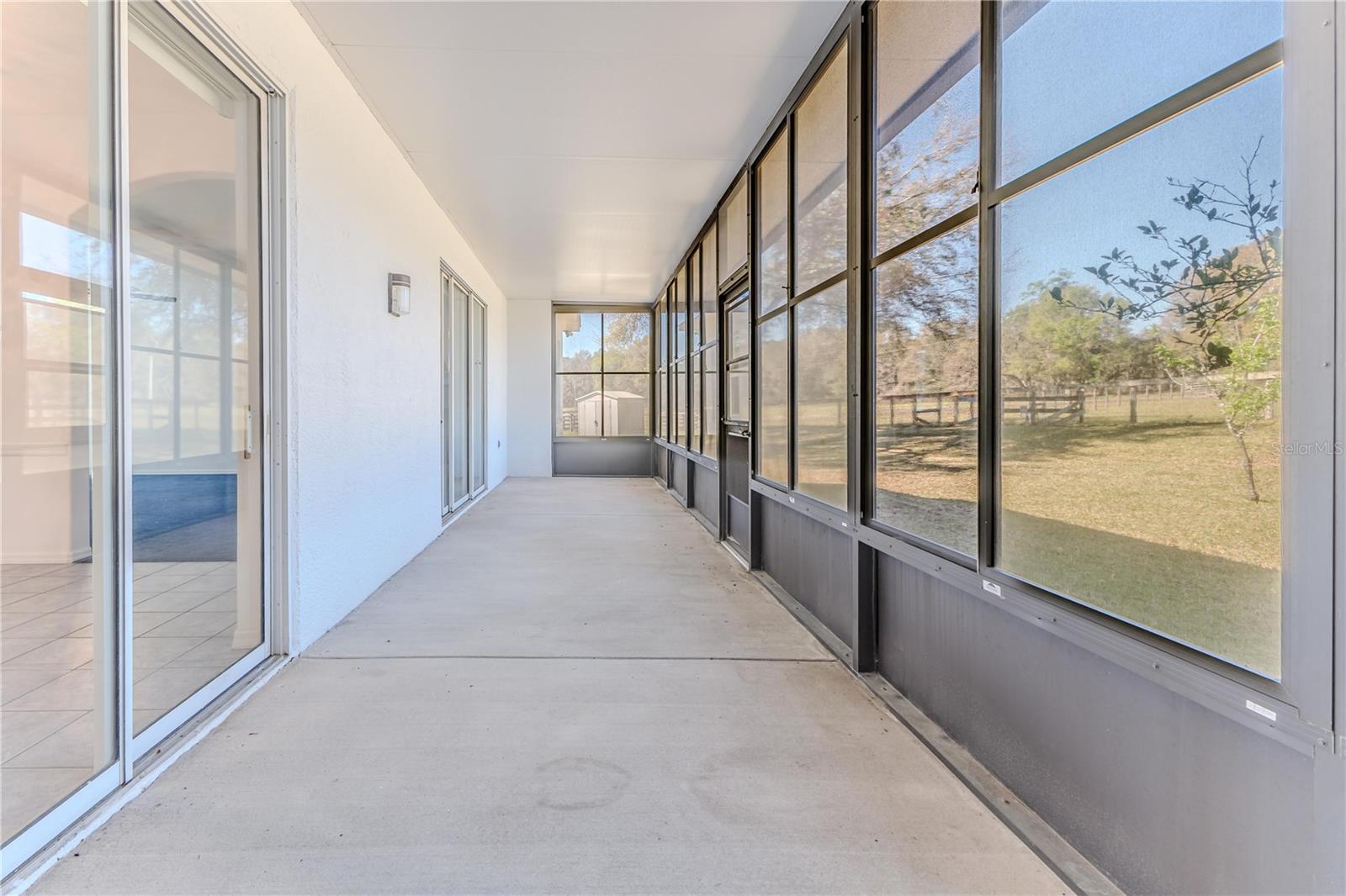 WHISPERING OAKS - Residential