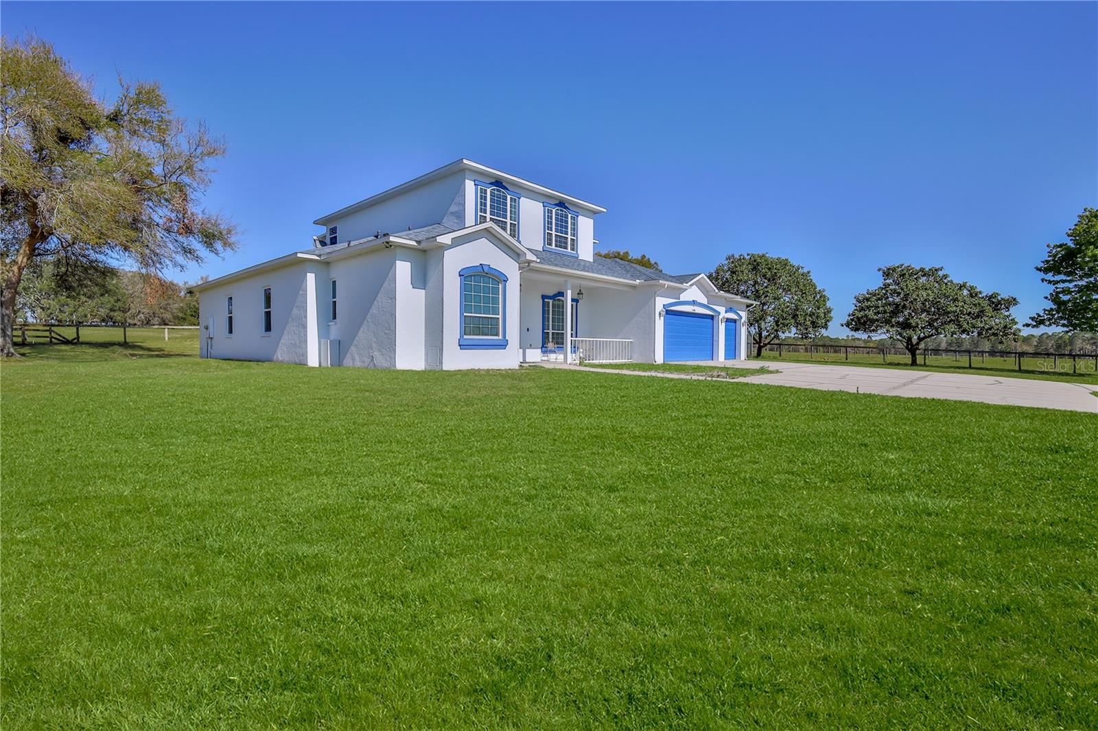 WHISPERING OAKS - Residential