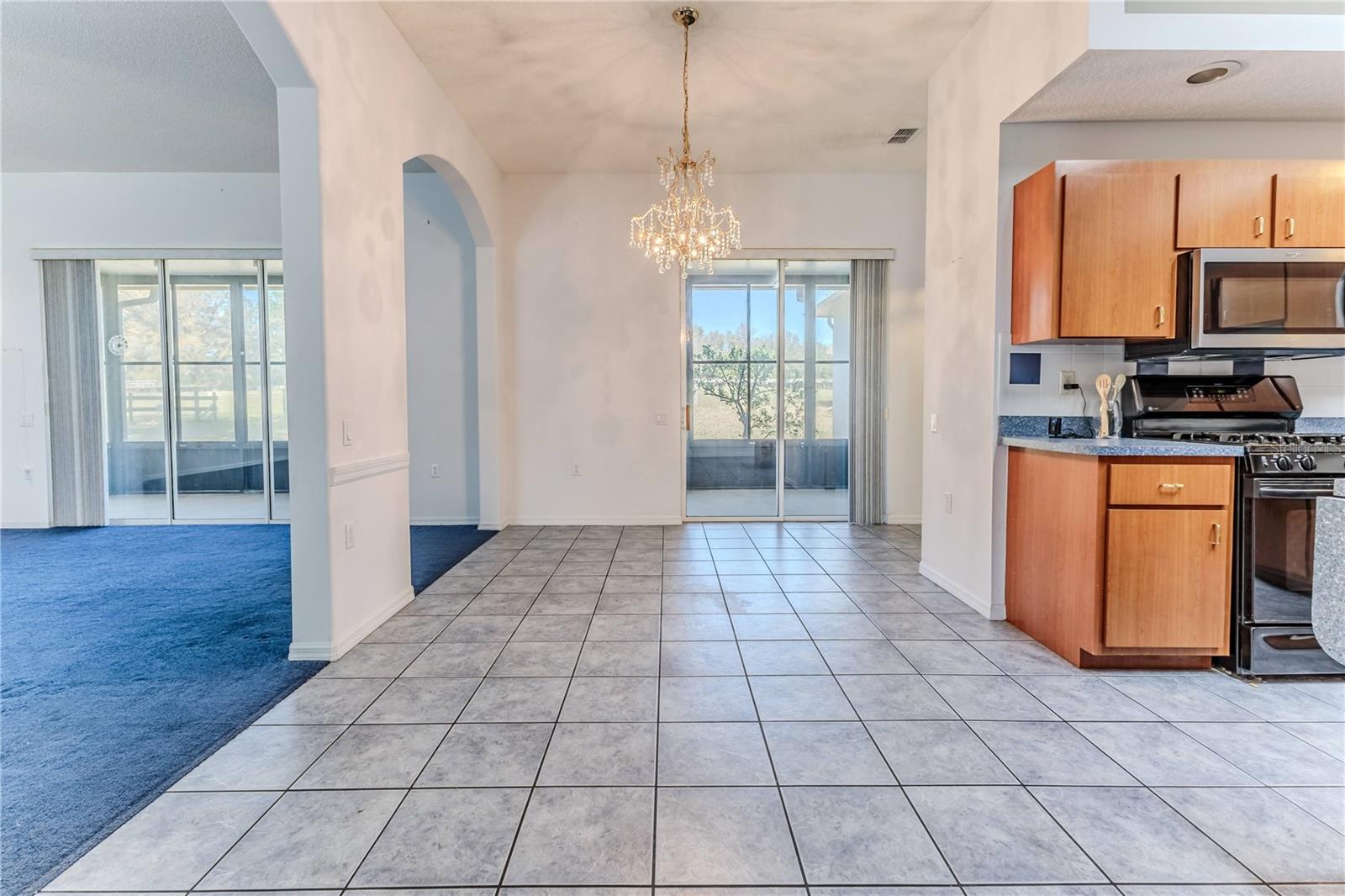 WHISPERING OAKS - Residential